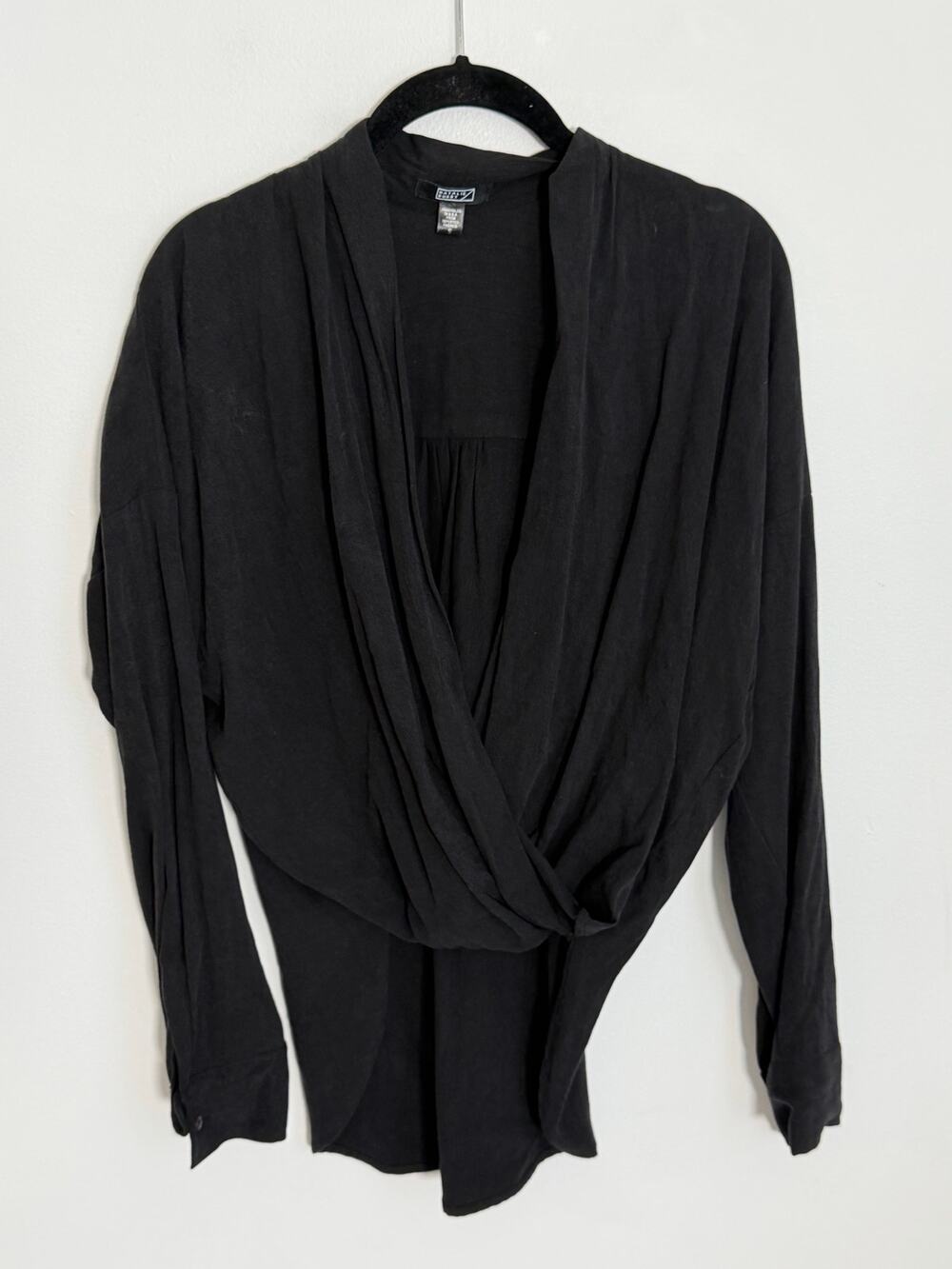 Natalie‎ Busby Black Crossover top size small